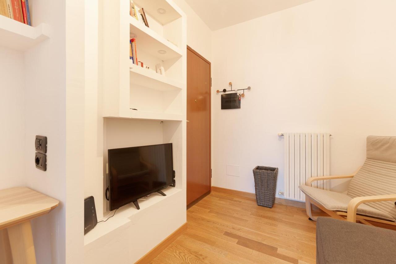 Milan Comfy Apartment X3 - With Balcony Εξωτερικό φωτογραφία